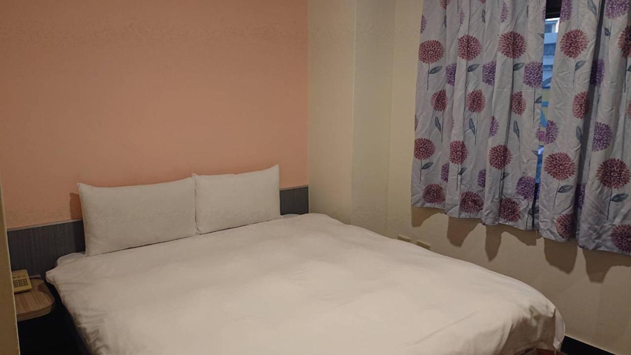 Wan Tai Hotel Kota Chiayi Bagian luar foto