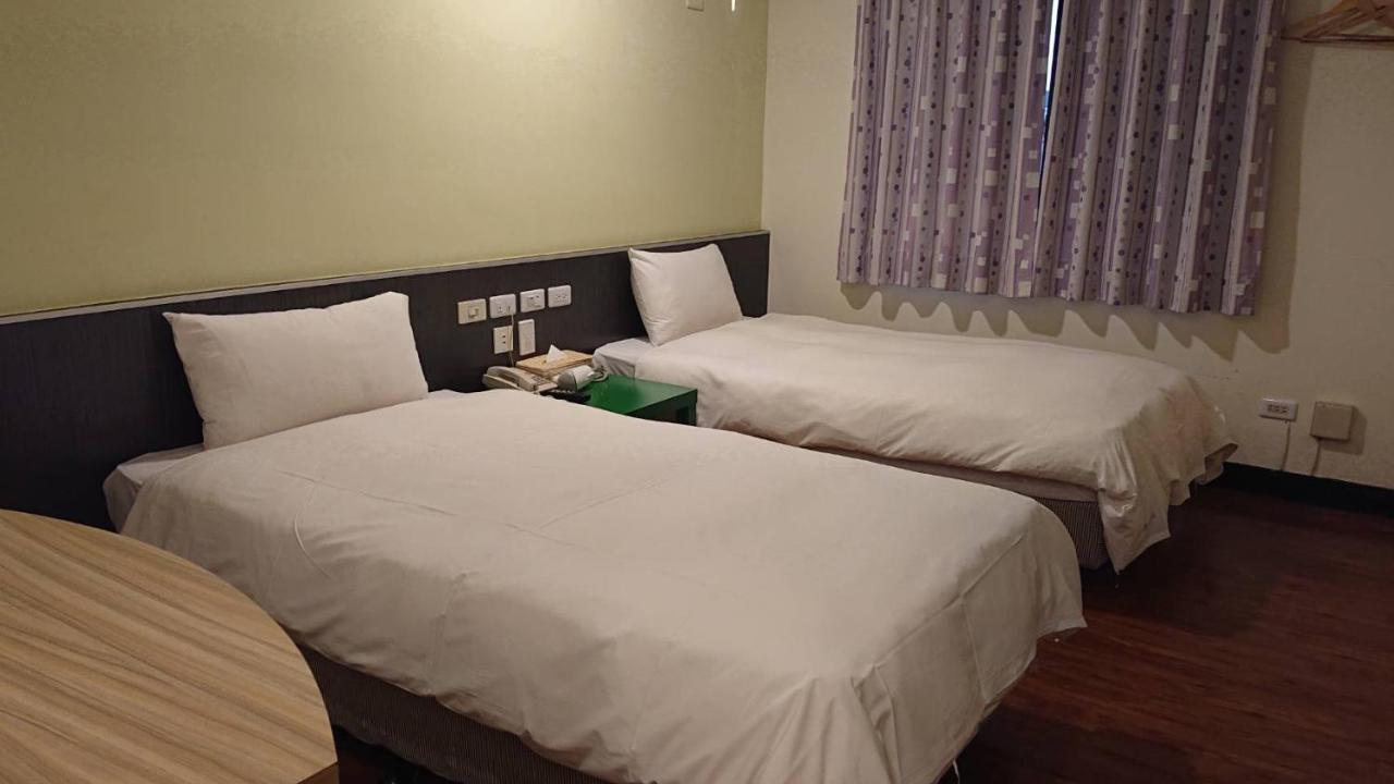 Wan Tai Hotel Kota Chiayi Bagian luar foto