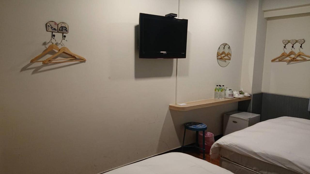 Wan Tai Hotel Kota Chiayi Bagian luar foto
