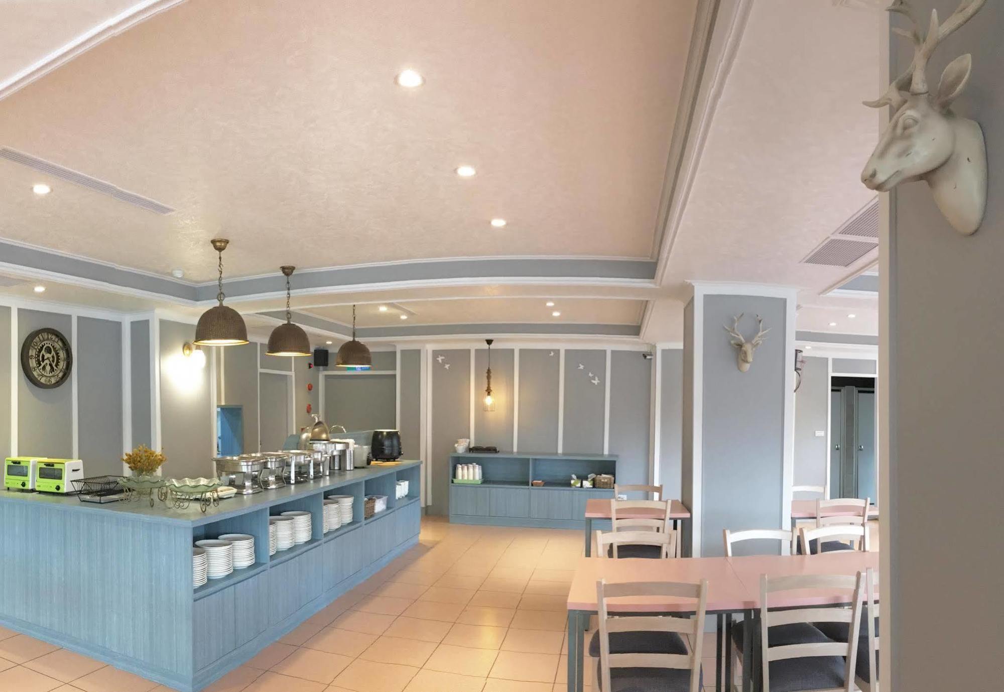 Wan Tai Hotel Kota Chiayi Bagian luar foto